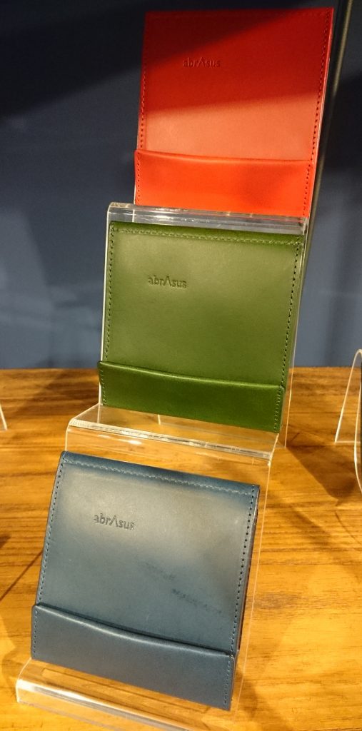 abrAsus】アブラサス薄い財布 7年目の状態レビュー 兼新品との比較 